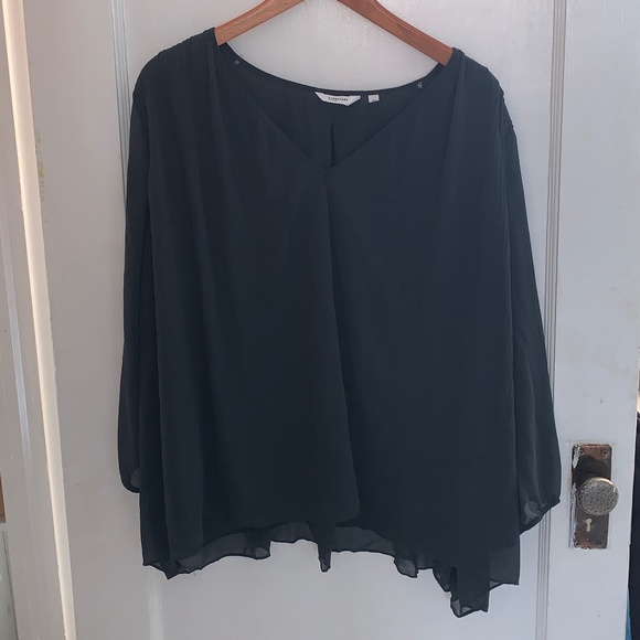ONLY WORN ONCE! Beautiful pleated flowy blouse - Picture 1 of 13
